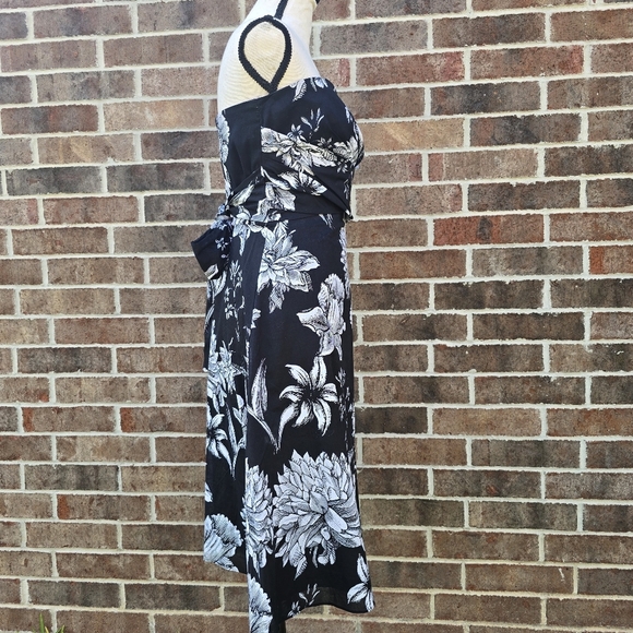 White House Black Market Strapless Black and White Floral Dress - Picture 3 of 7